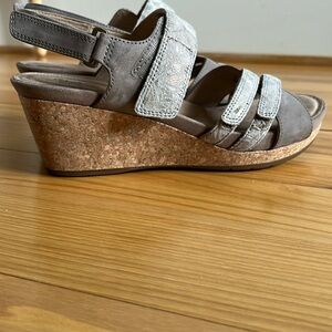 Clarks Women's Neutral Gray Sandals